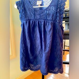 EUC Knox Rose embroidered small cap sleeve blouse